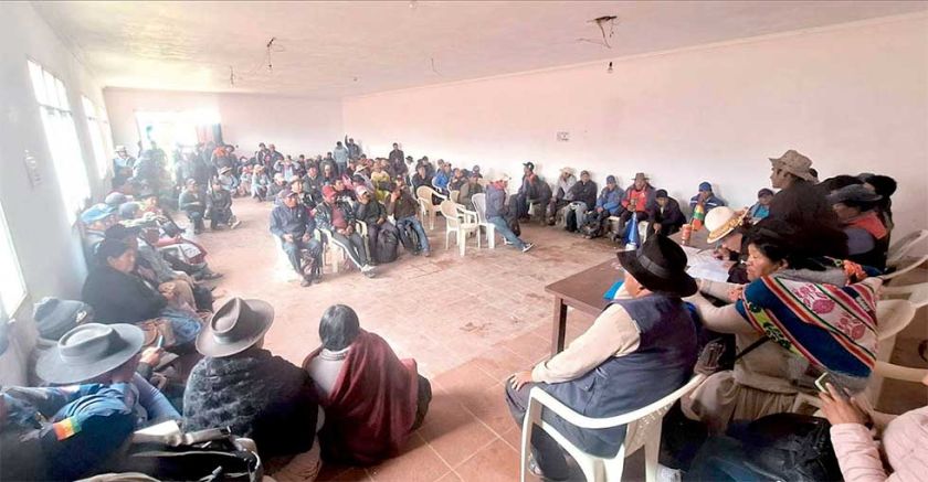 Pobladores anuncian el bloqueo del principal camino Potosí - Sucre 