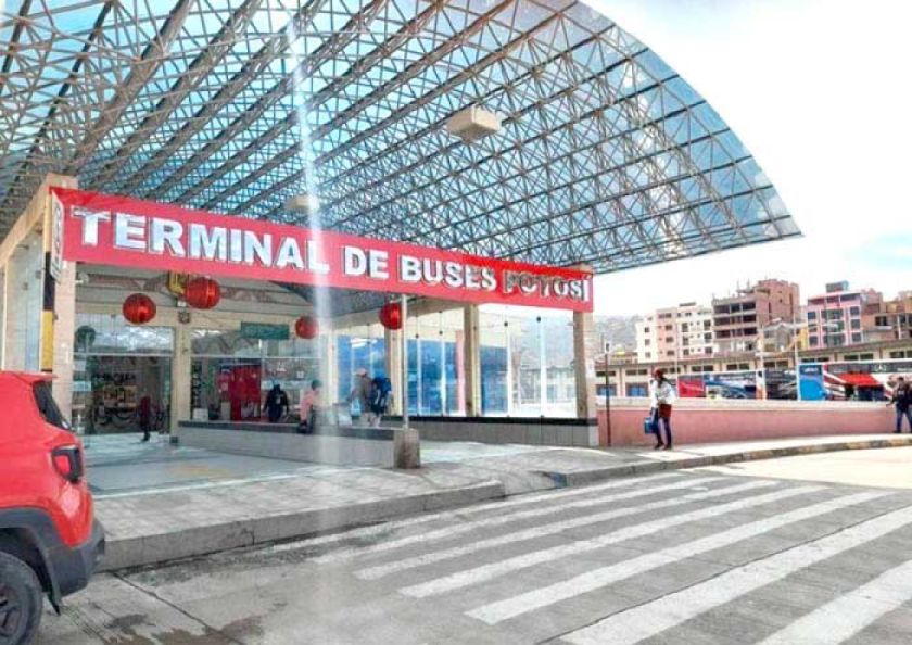 Alza brutal de pasajes desplomó la afluencia en terminal de Potosí