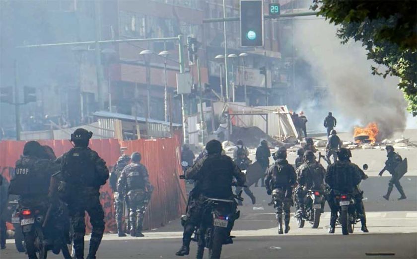 Paz elimina aportes obligatorios y la COB activa bloqueo nacional
