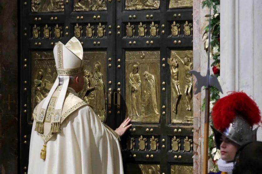 El papa León XIV clausura el Jubileo al cerrar la Puerta Santa del Vaticano