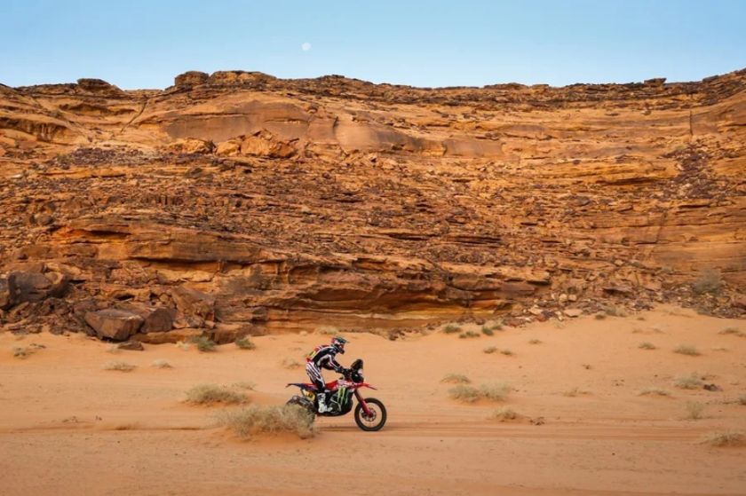 Rally Dakar: el español Tosha Schareina gana su segunda etapa consecutiva y es nuevo líder en motos