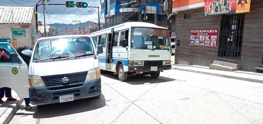 Ley rebaja el pasaje de micros a Bs. 2,50 y los choferes se van al paro