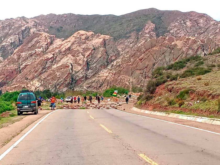 Potosí: Cinco bloqueos cortan la conexión con  Chuquisaca y Oruro