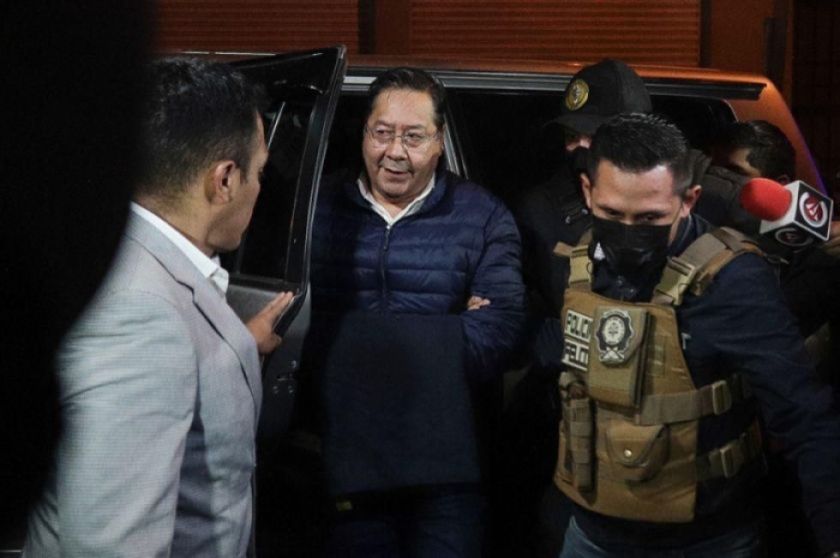 Sancionan a Luis Arce por tener un celular en prisión