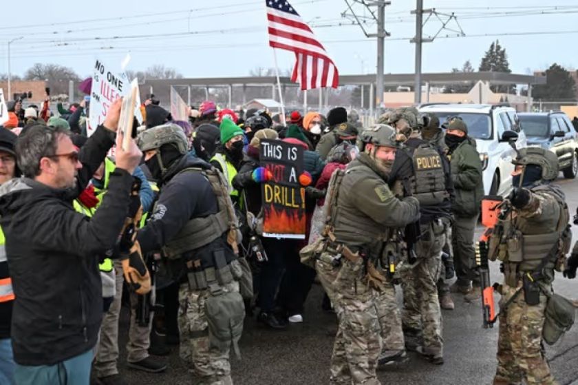 Siguen protestas en EEUU tras acciones de ICE que terminó con la vida de una mujer de mineapolis