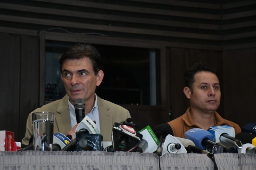 Edmand Lara observa un “preaviso de despido” para Rodrigo Paz
