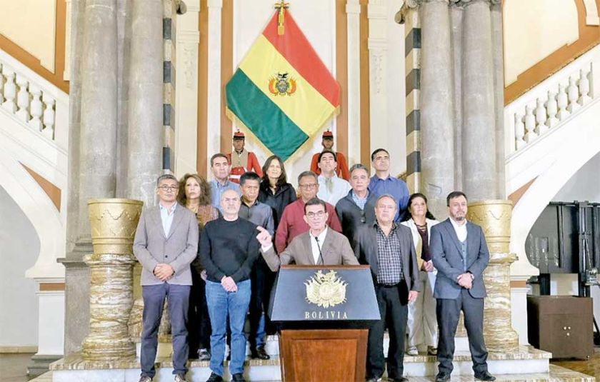 Paz anuncia nuevo decreto tras el conflicto con la COB