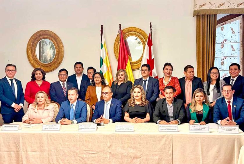 Sucre: Instituciones sellan acuerdo para no obstruir las subnacionales