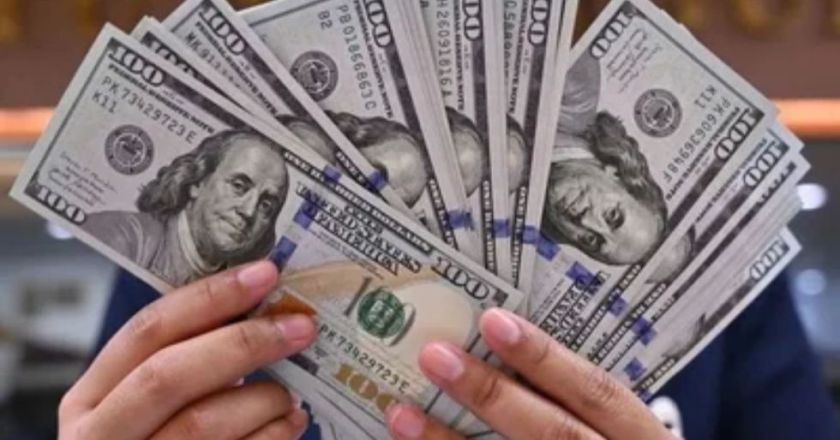 Dólar inicia este sábado con movimientos al alza en el mercado paralelo