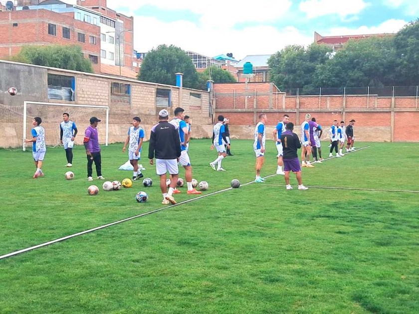 El técnico Ferreira fortalece el trato del balón de Real
