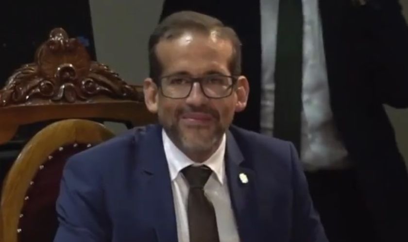 Camacho anuncia plan con Policía y FFAA para desalojar 300 predios avasallados