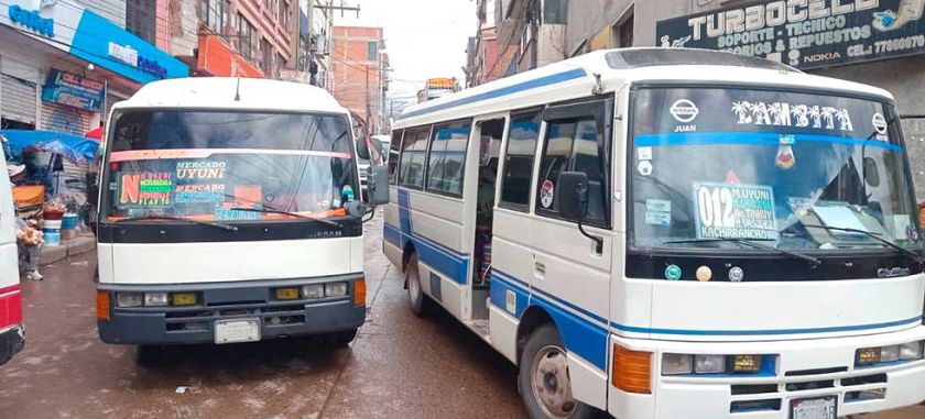 Alcaldesa asegura que se sanciona a choferes que cobran pasaje ilegal