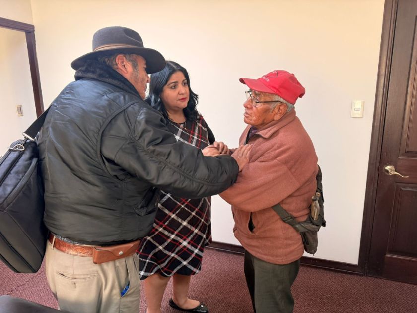 Viceministerio brinda apoyo a un caso de adultos mayores en riesgo de vivienda