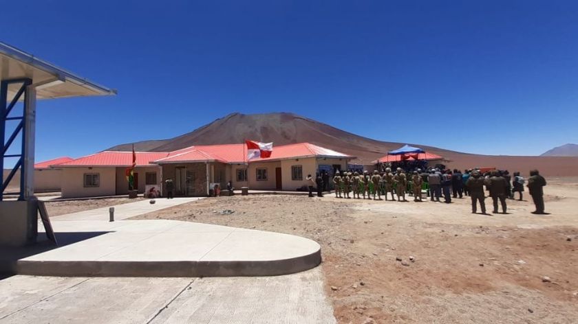 Mas de 40 turistas piden permiso para continuar su viaje en Hito Cajones 