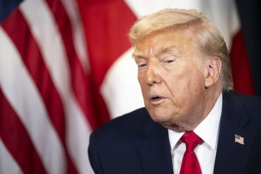 Trump asegura que EE.UU. tiene una «flota enorme» dirigiéndose a aguas cercanas a Irán