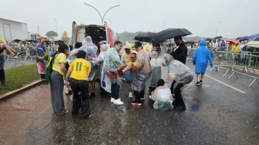 Decenas de heridos por un rayo durante la manifestación en apoyo a Bolsonaro en Brasilia