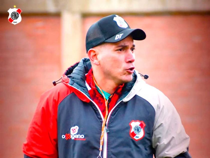 Eguez aprovecha los días para consolidar el sistema de juego