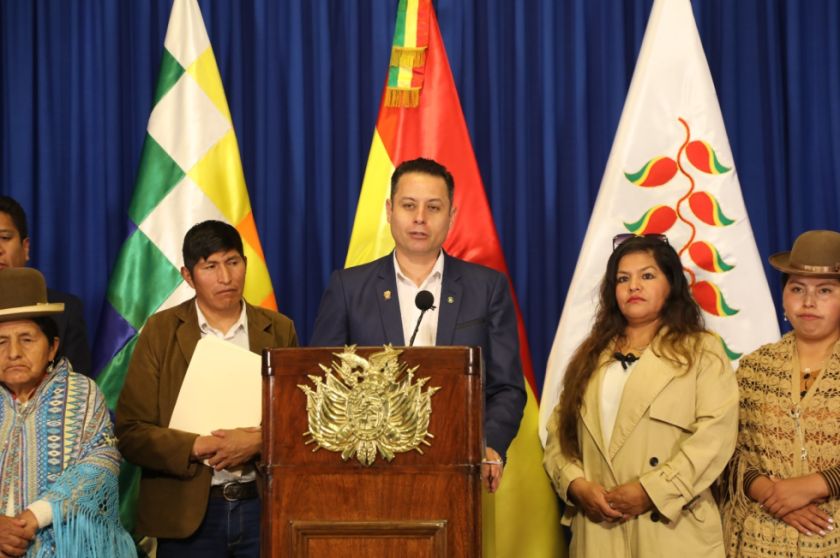 Lara plantea entregar canasta familiar a discapacitados y eliminar la inspección técnica vehicular