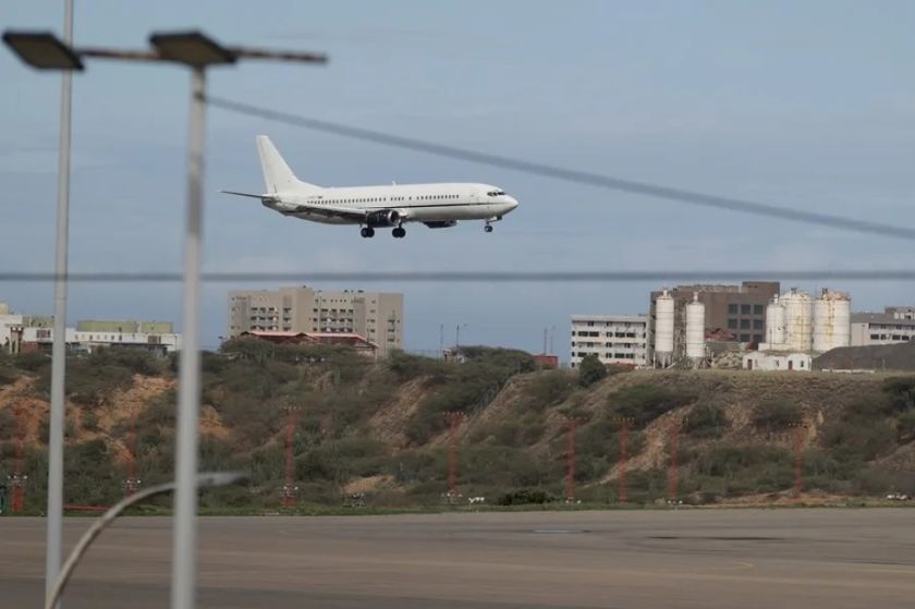 Trump anuncia que se abrirán las conexiones comerciales aéreas con Venezuela