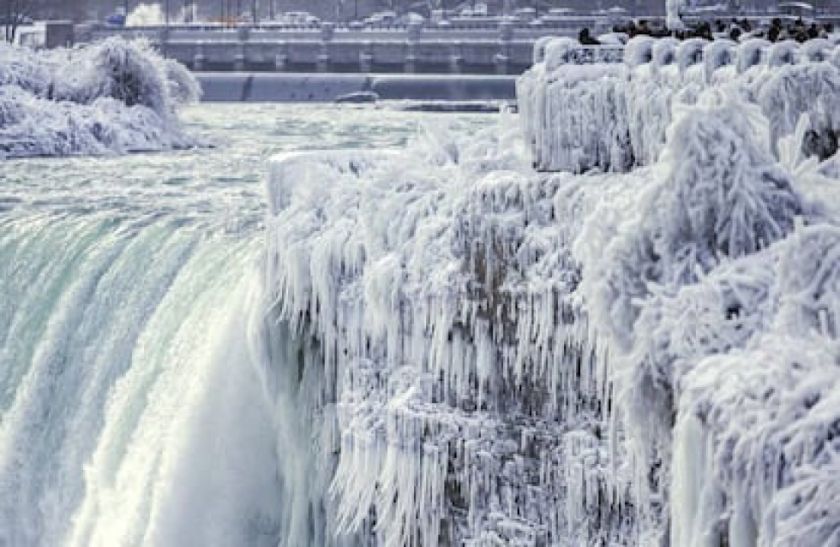 Las Cataratas del Niágara se congelan tras una ola de frío extremo en Canadá y EEUU