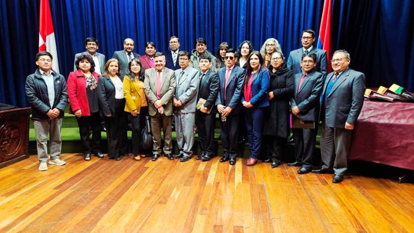 Posesionan la nueva directiva de los docentes de la UATF