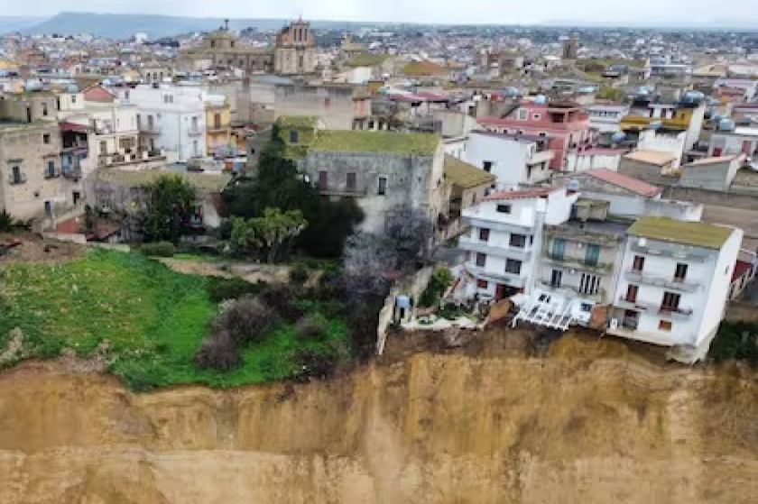 Primera ministra de Italia visitó Sicilia tras el deslizamiento en la ciudad de Niscemi en Sicilia