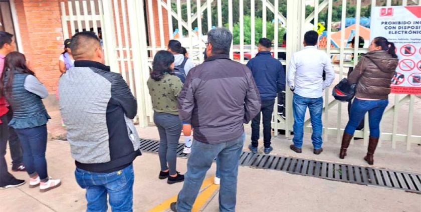 Postulantes que no ingresan a examen anuncian amparo