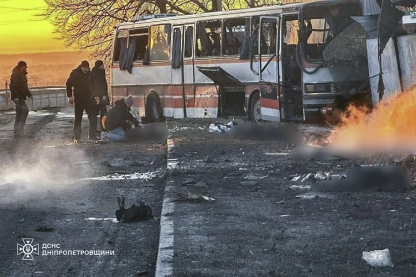 Ucrania: cifra en 12 personas sin vida y 16 heridos, atentado ruso a un autobús de mineros