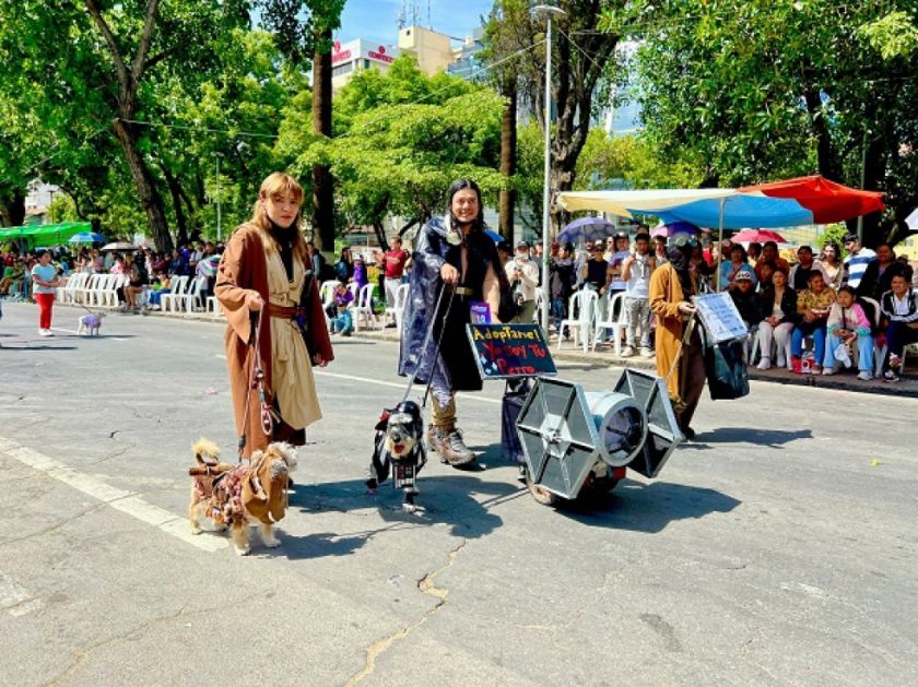 Corso de Mascotas alegra a Cochabamba