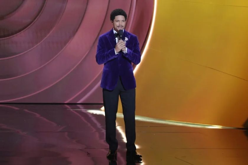 Trump amenaza con denunciar al presentador de los Grammy por decir que estuvo en la isla de Eipstein