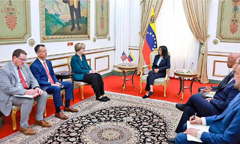 Delcy Rodríguez recibe a diplomática de EEUU