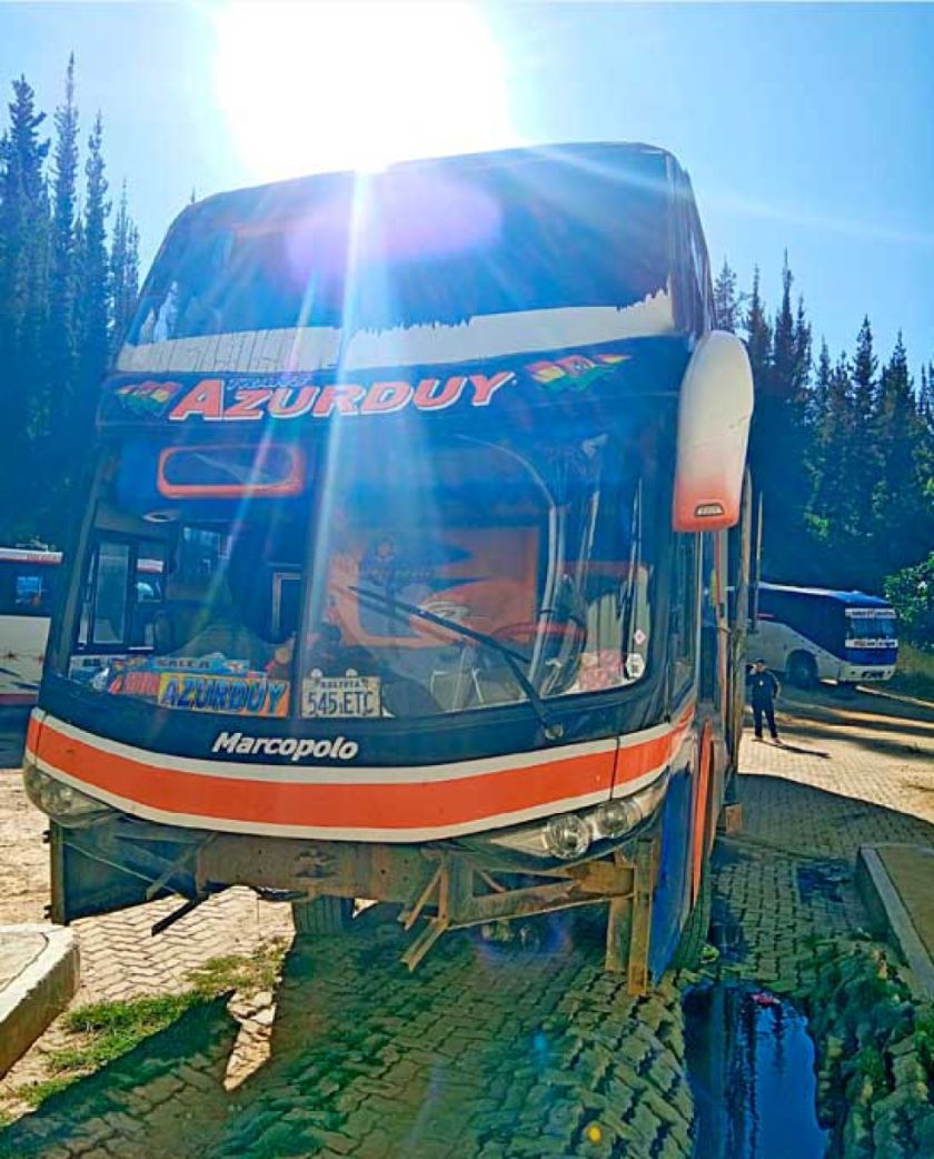 Azurduy: Accidente de bus deja un muerto