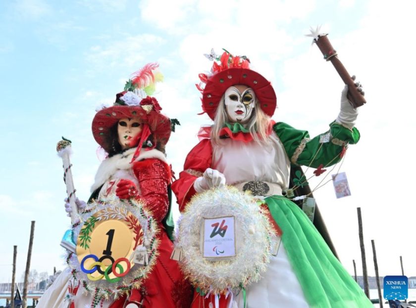 Celebran el carnaval de Venecia con temática de los Juegos Olímpicos de Invierno