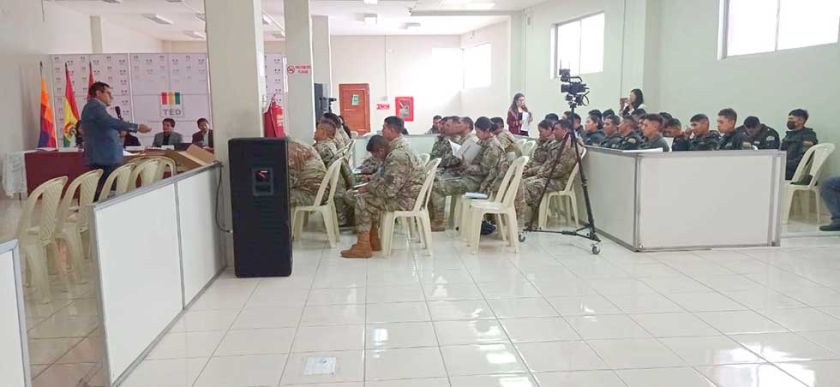 Capacitan a militares y policías para elecciones subnacionales