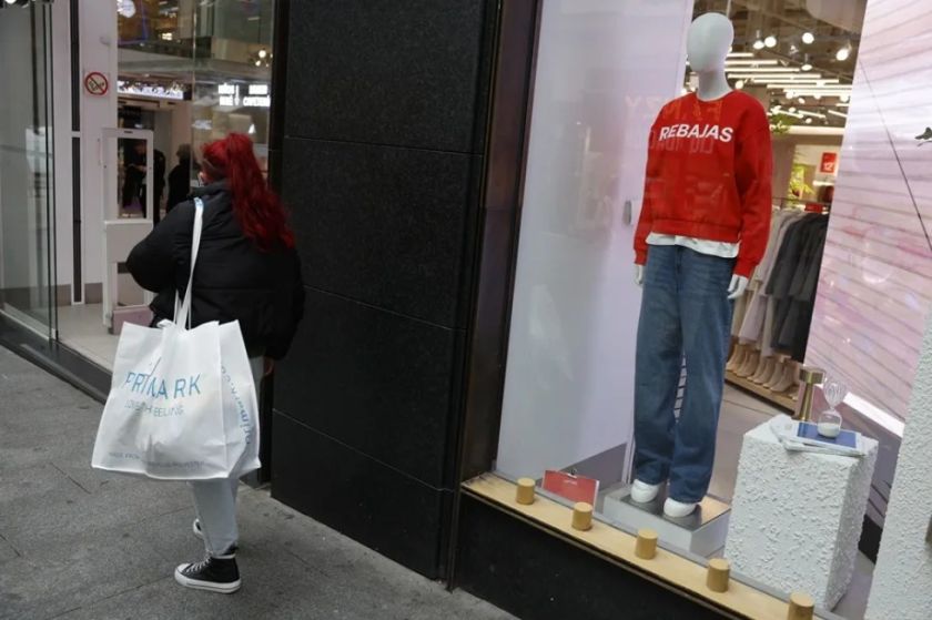La UE prohibirá a las grandes empresas destruir calzado y ropa no vendida desde julio