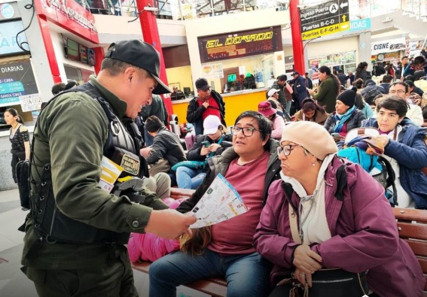 Refuerzan controles en la Terminal de Buses de La Paz por Carnaval