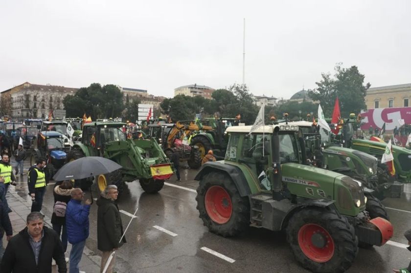 Unos 1.500 agricultores y 348 tractores protestan en Madrid contra Mercosur y la PAC