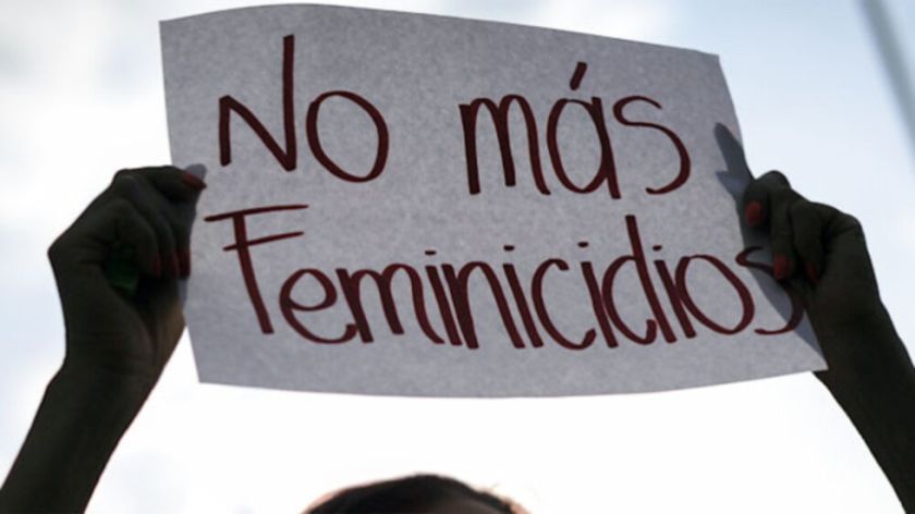 Hallan muerta a una mujer en la carretera, su pareja pretendió simular accidente