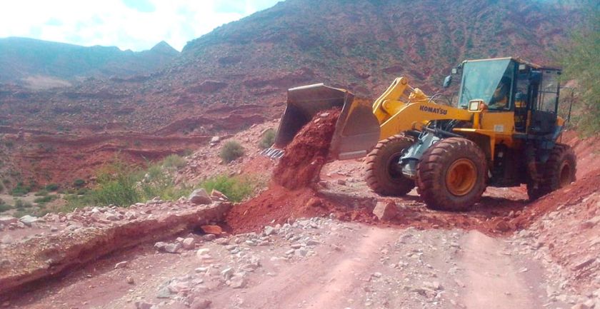 Las fuertes y persistentes lluvias destruyen los caminos de Potosí