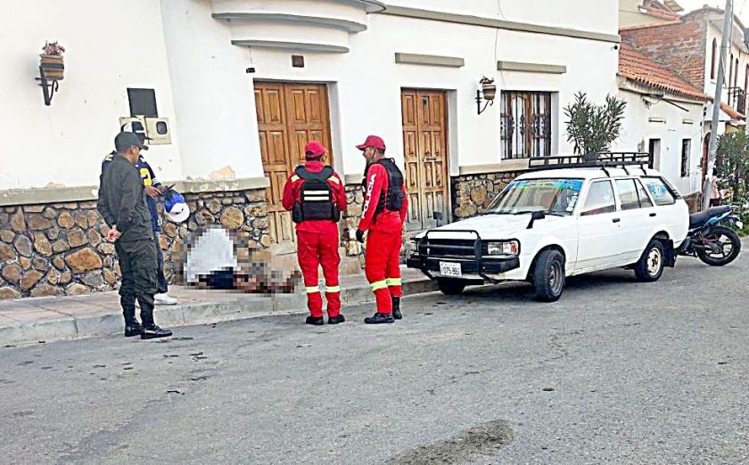 El Carnaval se cobra una vida en Sucre: Un joven pierde el equilibrio y muere