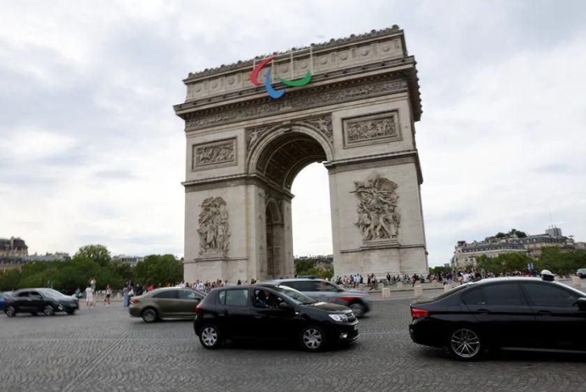 Un hombre atento contra la vida de un gendarme en Paris