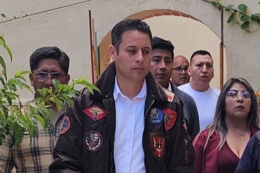 Lara denuncia “campaña de desprestigio” y vuelve a apuntar contra Paz