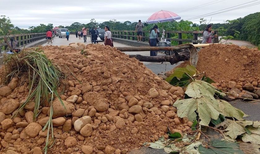 Transporte anuncia cuarto intermedio y levanta bloqueos en la ruta Cochabamba - Santa Cruz