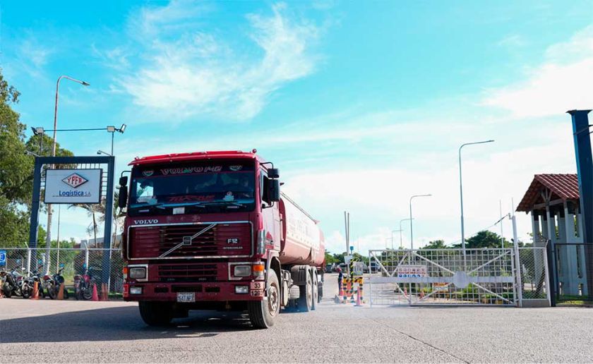Gasolina: YPFB registrará denuncias por WhatsApp