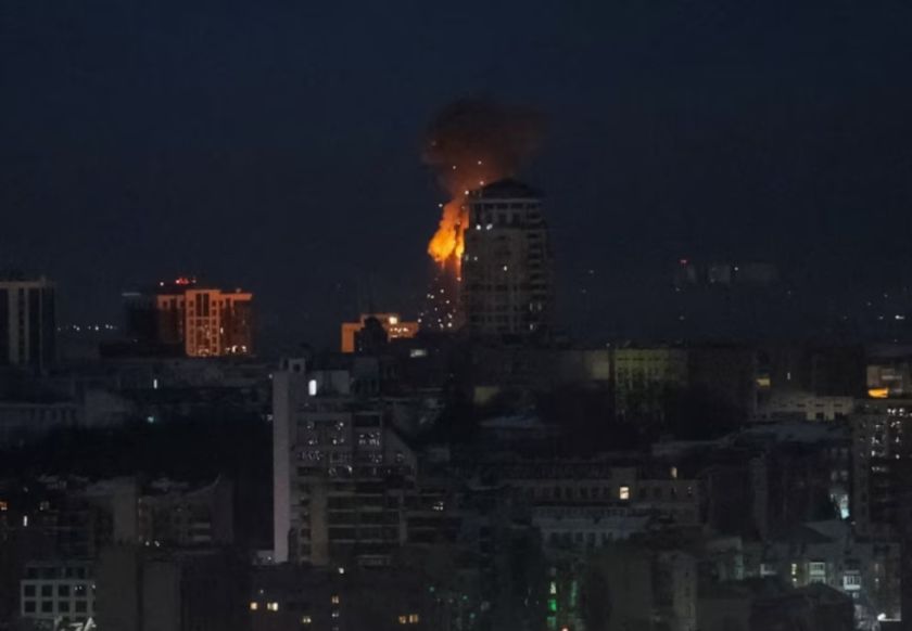 Miles de ucranianos siguen sin calefacción por los intensos bombardeos rusos