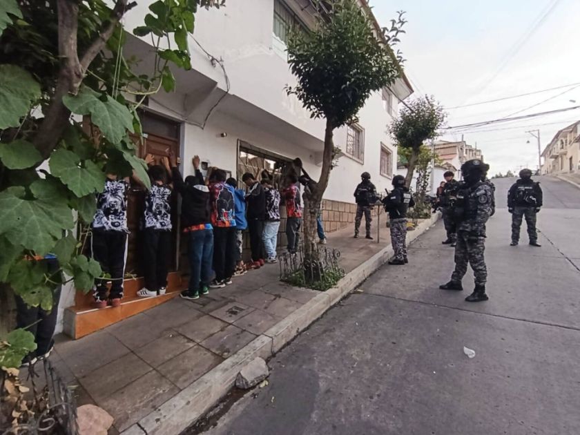 Sucre: Policía contiene a pandillas disfrazadas de comparsas que causaron zozobra
