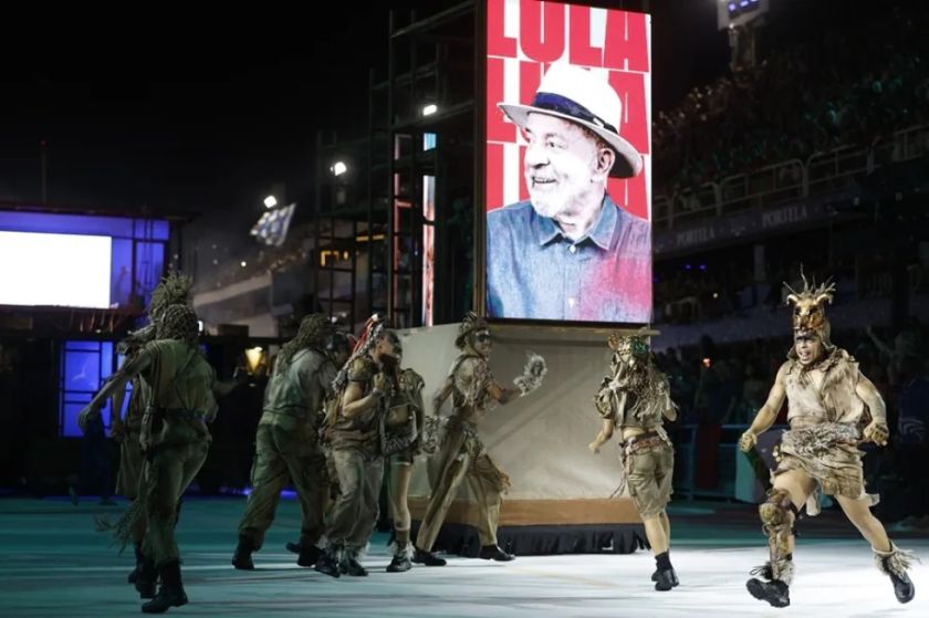 Los desfiles en el sambódromo de Río de Janeiro arrancan con un polémico homenaje a Lula