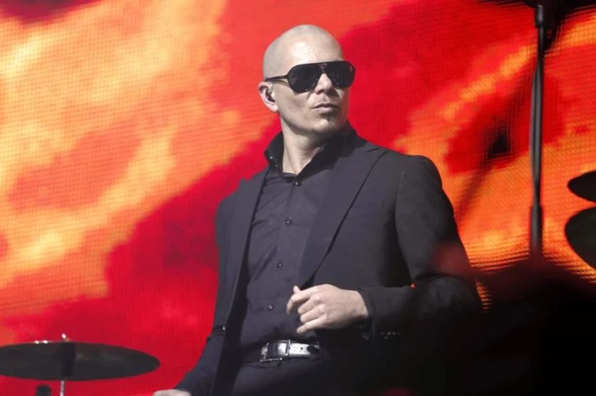El cantante Pitbull intentará batir el récord Guinnes de calvas postizas en su concierto en Londres