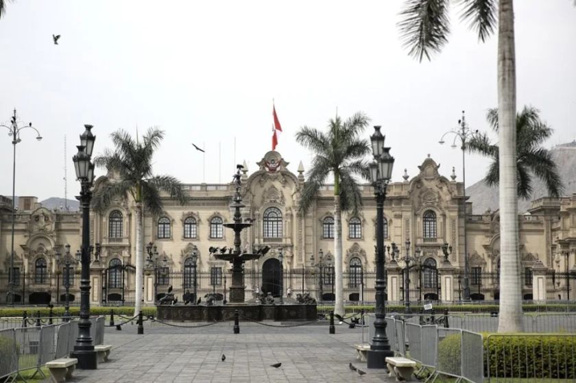 Dos congresistas de derecha y dos de izquierda buscan la Presidencia de Perú tras la censura a José Jerí