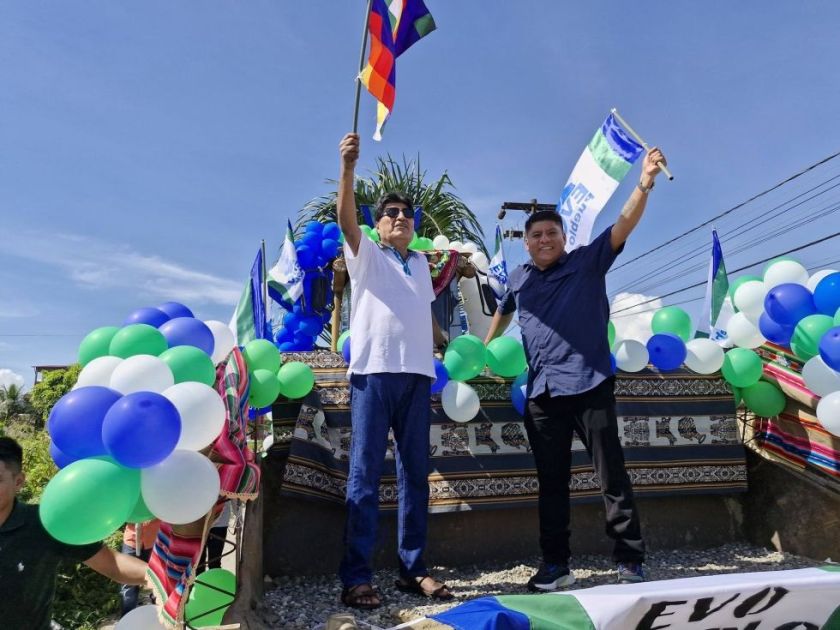 Evo Morales reaparece en un acto proselitista junto a Leonardo Loza